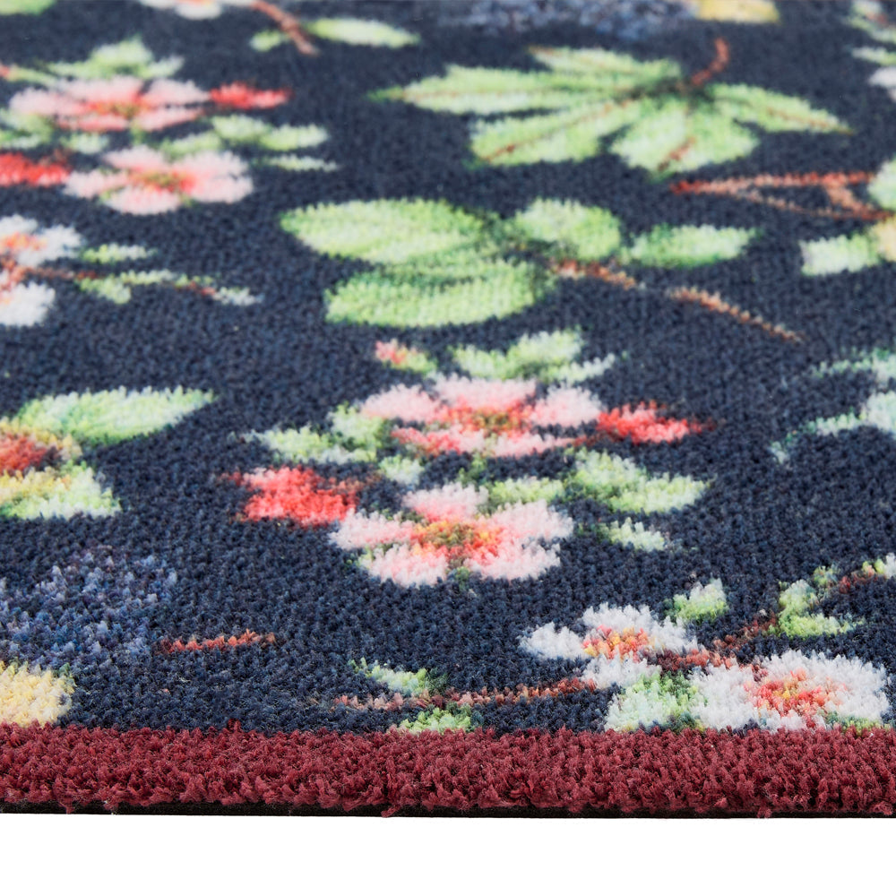 Hedgerows & Berries Hug Rug detail