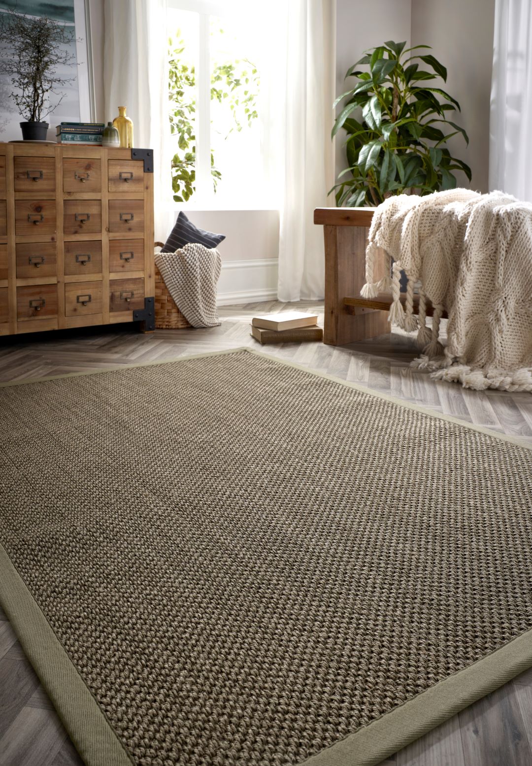 HANDWOVEN NATURAL SISAL RUG