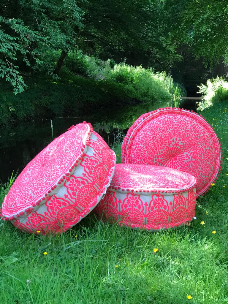 POMPOM POUF PINK