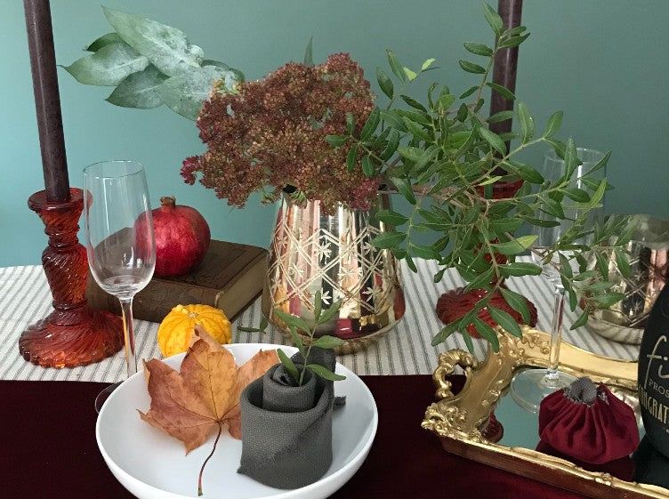 Autumn-themed-table-setting-decor
