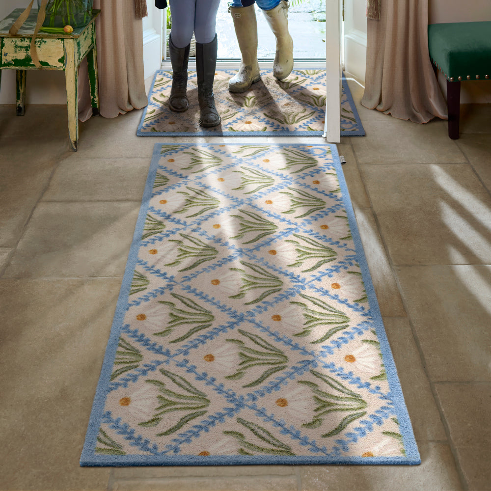 Daisy Trellis Hug Rug runner in a hallway