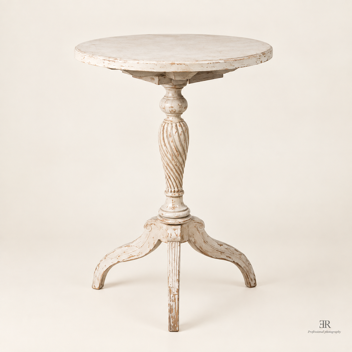 The Gustavian-Style Wine Table