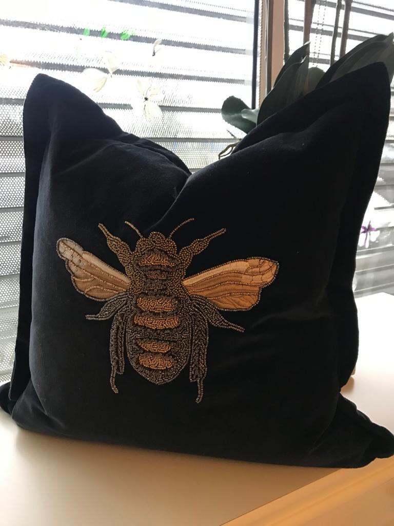 LILA BEE VELVET CUSHION BLACK / MUSTARD / GREEN